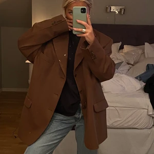 Oversized blazer - Skitsnygg lite varmare kavaj, brun från okänt märke. Skulle gissa på strl XL i herrstorlek