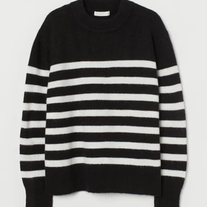 Randig tröja - Säljer min helt oanvända tröja från h&m. Säljer då jag tappade bort retursedeln och den kommer aldrig till användning, prislappen finns till och med kvar 😁 