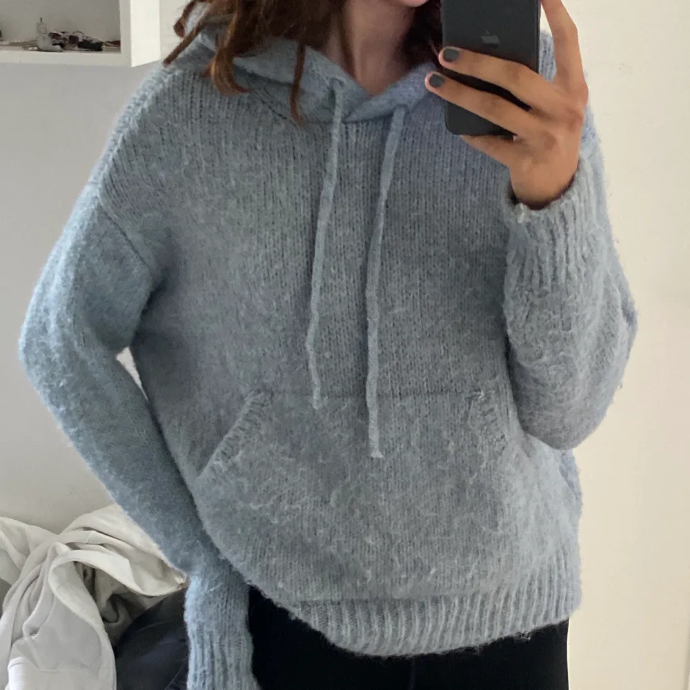 Såå mysig hoodie från zara, strl S💙. Stickat.