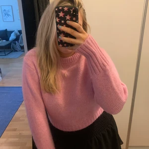Rosa stickad tröja  - Superfin rosa stickad tröja från Zara! Helt oanvänd 💞 storlek M. KÖP DIREKT FÖR 350+ frakt