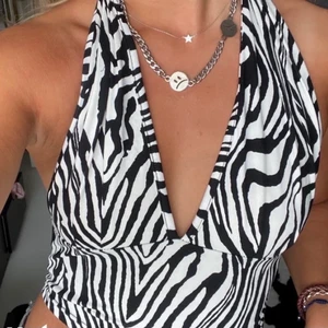 GinaTricot - Underbar zebrafärgad och mönstrigt line. Nästan aldrig använd!