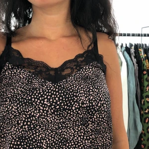 Nattlinne - Jättefint och skönt nattlinne från Bershka. Andvänt en gång och i perfekt skick. Priset går att förhandla vid intresse 🤍🤗