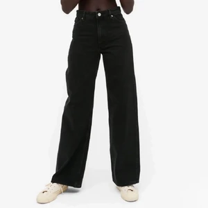 Yoko Monki Jeans 27 - Lagom använda jeans, absolut inget fel på dem. Säljer dem för att dem är för små. Säljer dem för 140kr där frakten är inräknat i priset, betala gärna innan jag skickar dem:)