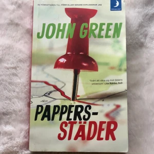 PAPPERSSTÄDER// JOHN GREEN - PAPPERSSTÄDER// JOHN GREEN// boken är på svenska// köparen står för frakt. 55kr totalt. 