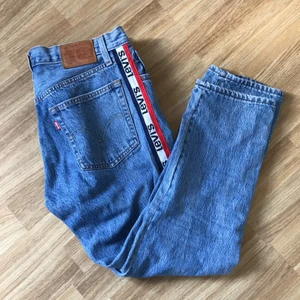 Levis jeans - ❣️Säljer dessa Levis jeans som tyvärr inte passar mig så dom är nästan helt oanvända❣️