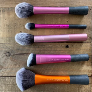 Sminkborstar - RealTechniques - Sminkborstar från Real Tecniques, är använda men är tvättade och rengjorda, 1 för 30 kr eller alla för 100 kr 🖤 (borstarna är äkta) billigt pris pga använda 
