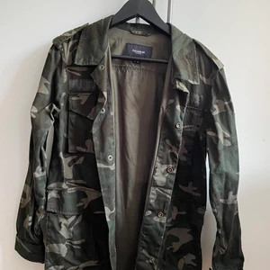 Militärmönstrad jacka - Jacka i militärmönster