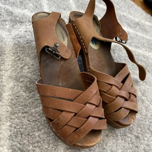 Äkta träskor  - Träsko från märket moheda. Svenska träskor sparsamt använda 