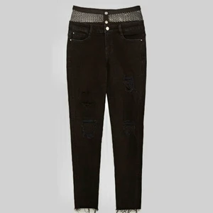 Zara jeans - Sjukt snygga jeans från Zara med nät! Säljer dem då de är för små för mig:( Använda men i bra skick! Storlek 34 men de är stretchiga! Frakt tillkommer!