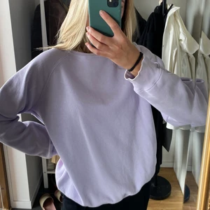 Tröja - Lila tröja från lager 157 storlek L🤍