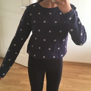 Säljer denna gant tröja för 250kr - Säljer tröjan eftersom att den inte har används. (Äkta gant) tröjan är köpt från Hennings i Skövde. Kan mötas upp i Skövde för köpare 