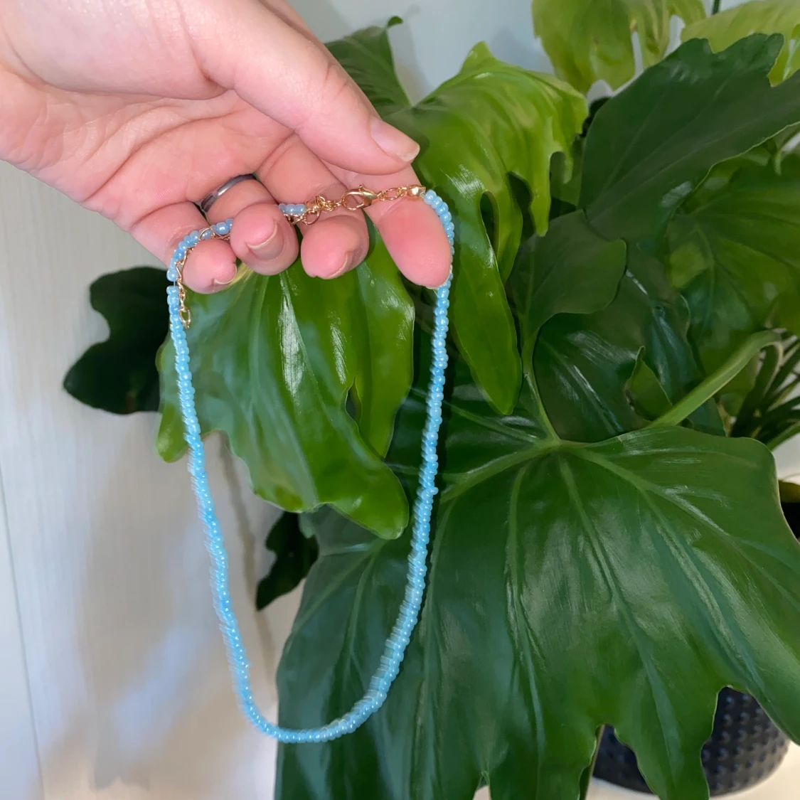 Blått pärlhalsband - 90