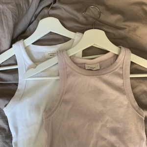 Linnen - Linnen, ljuslila (S) slutar precis över naveln, vita (XS) lite längre i modellen. 50/st eller 90 för båda! Köparen står för frakten 