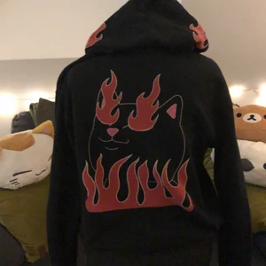 RipnDip Hoodie  - Säljer min RipnDip inferno hoodie. Är i bra skick! Nypris va när jag köpte den 980kr säljer nu för 400 