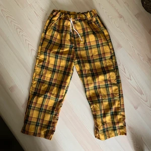 Rutiga byxor - Katt finns i huset 🐱