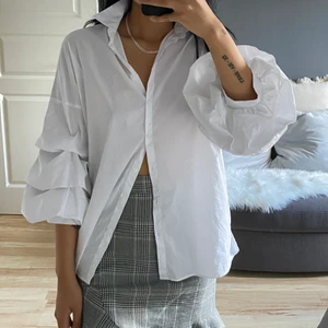 Poplinskjorta - Poplinskjorta från zara med fräna armar🤍