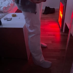 Rowe jeans  - Vita jeans från weekday modellen rowe 🥰