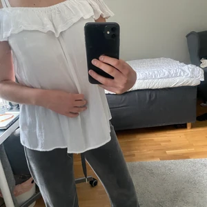 Vit blus - En vit blus i xs. 