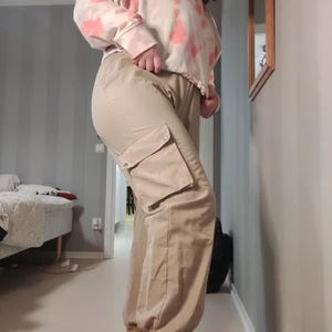 Beige cargo byxor  - Beige cargo byxor, från Shein, L, jätte bra skick