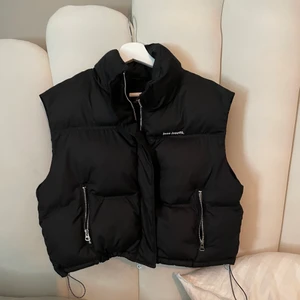 Väst  - Super fin svart väst som inte används 