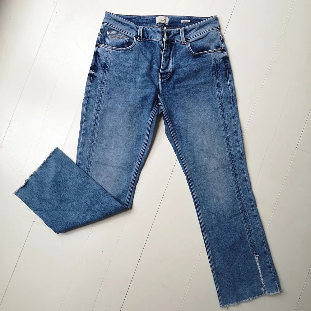 Säljer dessa jeans från PULZ jeans då dom är förstora. Dom är i storlek 29 i midjan och ankellånga. Supersköna, mjuka och stretchiga 🌟🤩 pris + frakt. Jeans & Byxor.