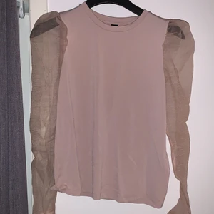 Ljus rosa tröja i strl xs✨😍 - Rosa jättefin tröja med små söta puffärmar om sidorna!🥰💕☺️