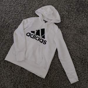 Adidas hoodie använd 2 ggr 