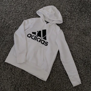 Adidas hoodie  - Adidas hoodie använd 2 ggr 