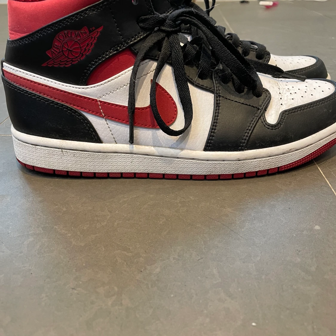 Nike jordans (GYM RED) - 90