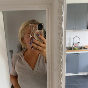 Beigetröja från hm - En jättesnygg beige tröja från hm i handuksmaterial