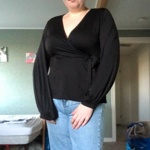 Omlott tröja  - Jättefint skick! Storlek M från Gina Tricot 