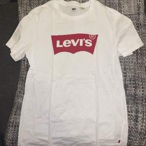 En oanvänd Levi shirt, köpt för många år sen ❣️ 