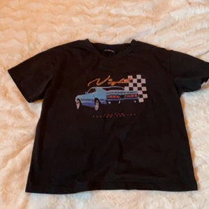 T-shirt  - Säljer denna från shein!😋 Den är i jätte bra kvalite och är storlek S 