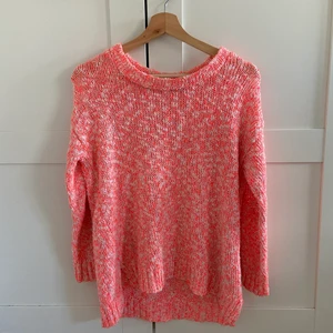 Rosa stickad tröja - Jättefin rosa stickad tröja som jag säljer då jag inte använder den längre.