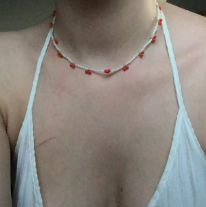 Halsband  - Jättefint halsband med körsbär 