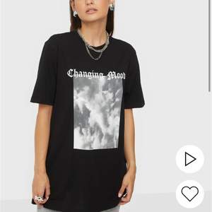 T-shirt från Nelly, strl xs men är oversized så passar s-m