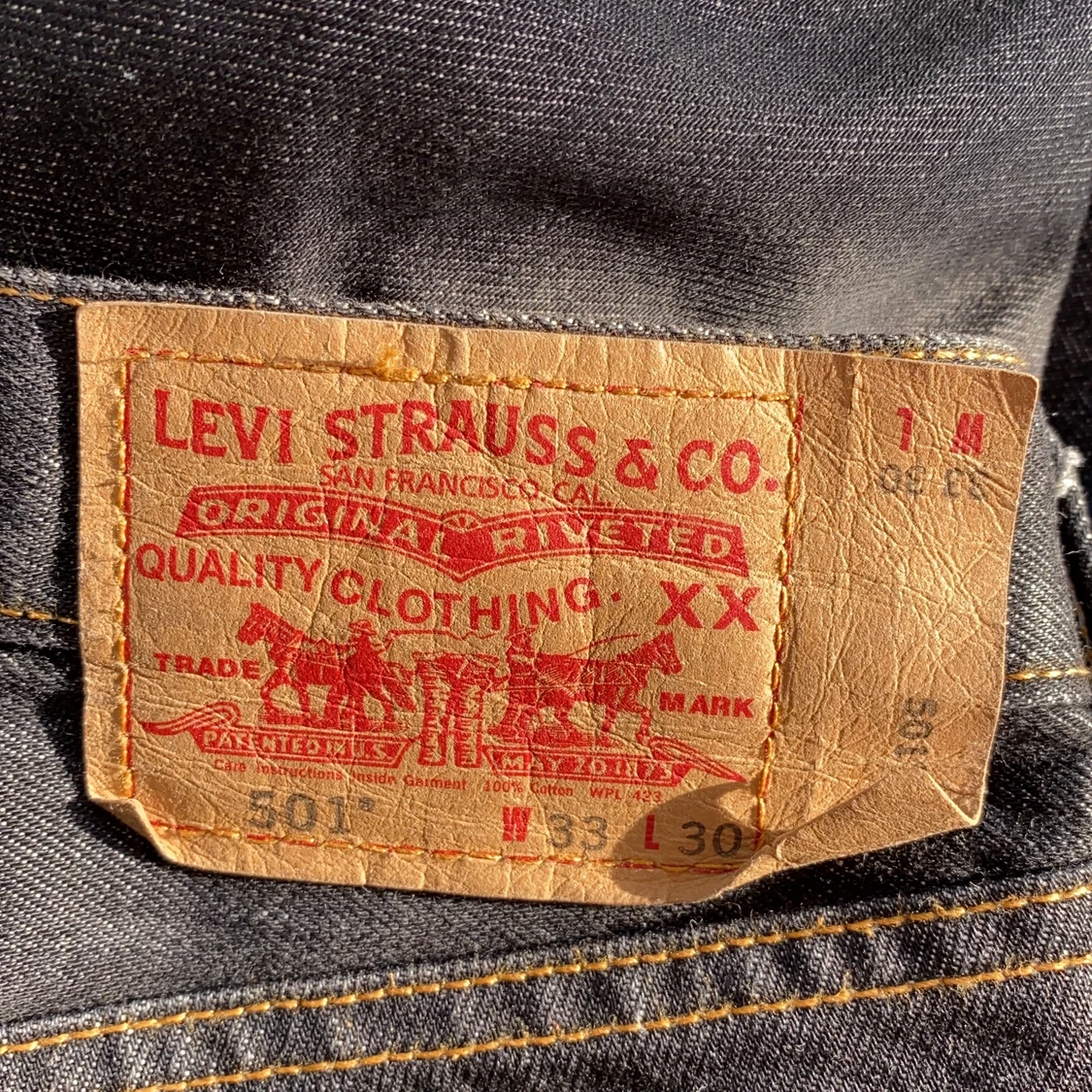 Levi’s 501, uppsydda i storlek 33/30 - 90