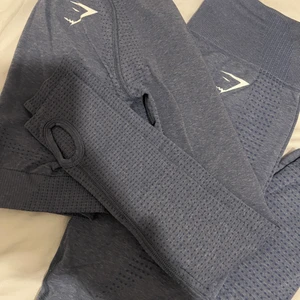 Gymshark - Nytt gymshark sett, Vital seamless 2.0 sett. Färgen Blue marl. Storlek XS, passar även en liten S -  använt 1 gång, säljs då det är för litet. 500kr 