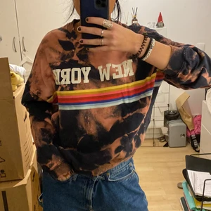 Tröja strl. XS! - Säljer denna tröja i storlek XS från Pull and Bear för 90kr!