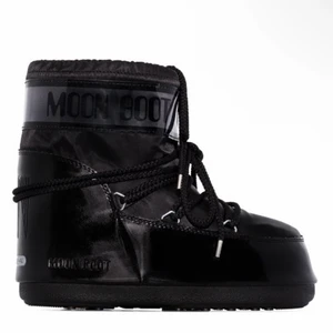 Moonboots - Säljer mina moonboots som jag köpte för ca 2 månader sen köpta på farfetch för ca 1400, de är sparsamt använda och är i nyskick! Storlek 36/38. Skriv privat för eventuella frågor eller bilder 💗