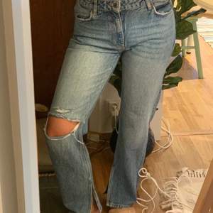 🤍 jeans med slits längst ner