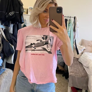 Rosa tshirt - Rosa tshirt i bra skick