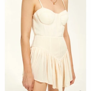 Klänning  - Skitfin klänning i storlek S, aldrig använd 