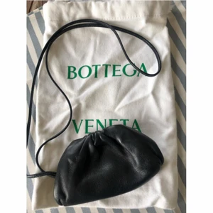Bottega veneta pouch - Är i väldigt fint skick. Använd endast fåtal gånger