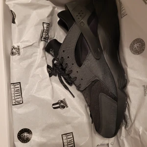 NIKE AIR HUARACHE - Nya oanvända! Väldigt bekväma. 