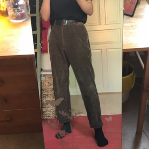 Byxor Manchester bruna  - Bra skick, kan mötas i Lund ✌️ skriv om du har någon fråga ✨ 