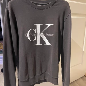 Calvin Klein sweatshirt - Väldigt bra skicka, knappt använd.