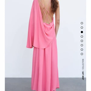 Zara klänning - Aldrig använd klänning från zara. Ångrade mig när jag klippt av alla lappar. Nypris 699