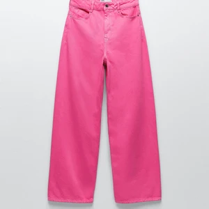 ROSA ZARA JEANS - Fick två par i födelsedagspresent, så säljer det ena paret!! Dem är verkligen hur snygga som helst älskar dessa byxor😍😍 köpare står för frakt!