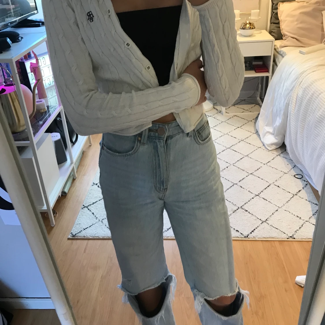 Vit kofta med mönster